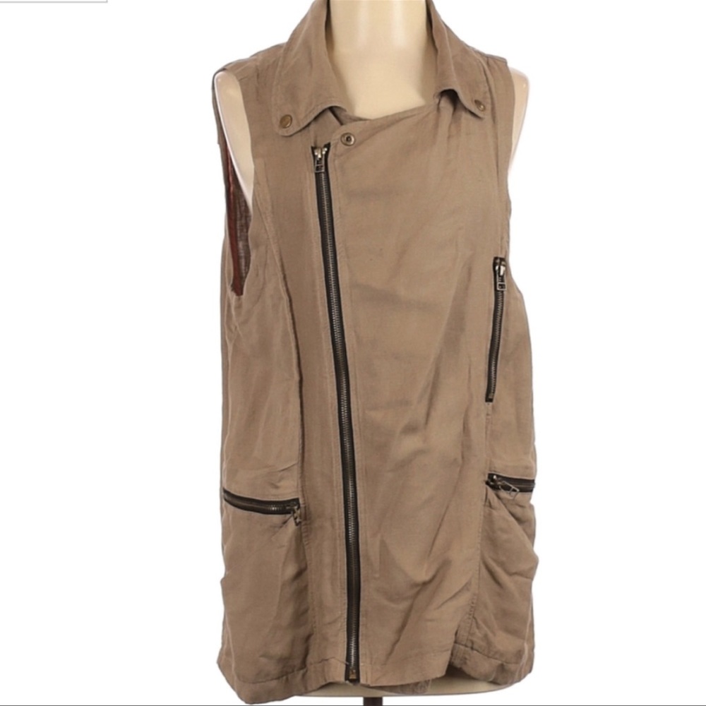 Chandi & Lia Vest